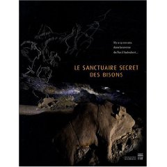 ÉPUISÉ - Le Sanctuaire secret des bisons. Il y a 14 000 ans, l'art et la vie des magdaléniens dans la caverne du Tuc d'Audoubert, 2009, 416 p., 600 ill.